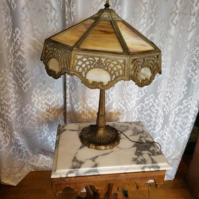 Beautiful Vintage Tiffany Style Slag Glass Lamp