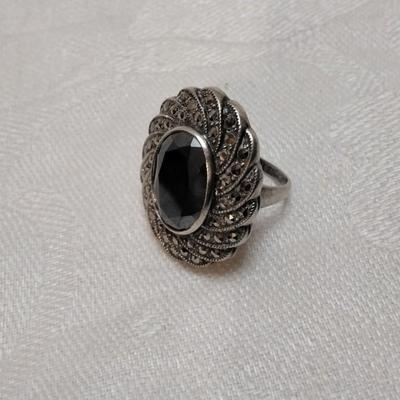 Large Marcasite Surrounded By Smaller Marcasites 925 Ring Size 4