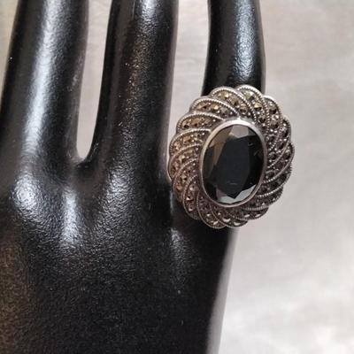 Large Marcasite Surrounded By Smaller Marcasites 925 Ring Size 4
