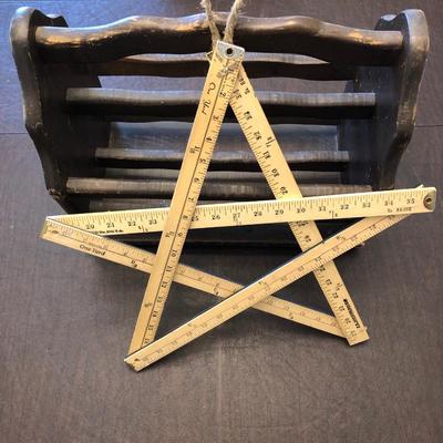 Magazine rack and wooden star
