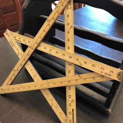 Magazine rack and wooden star