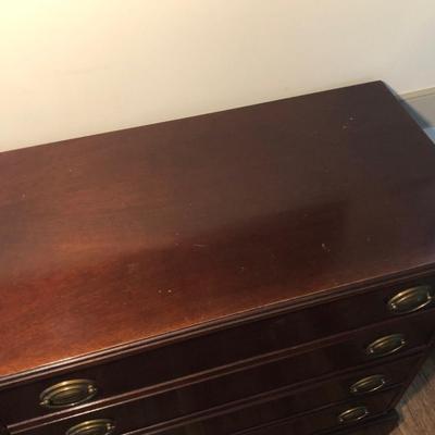 LOT 10M: Vintage Federal Style Chest of Drawers