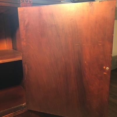 LOT 12M: Vintage Federal Style Wooden Cabinet