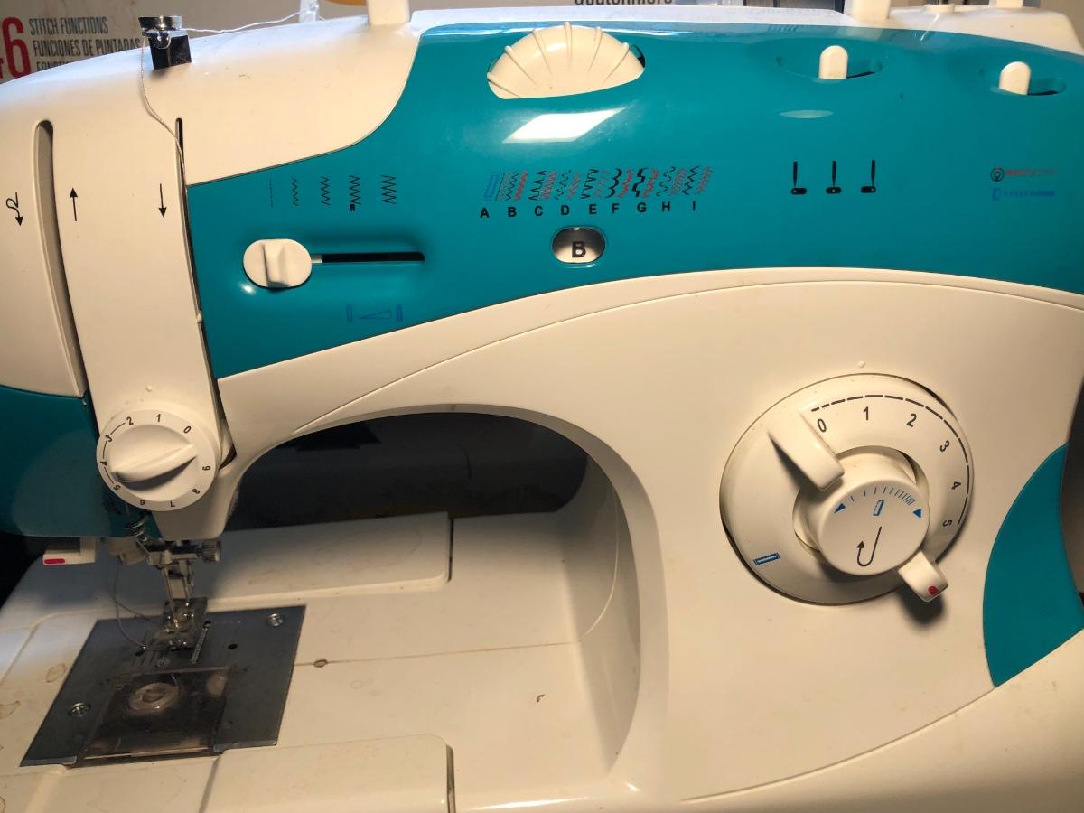 LOT 27M Singer Sewing Machine Model 6038C & Craft Desk