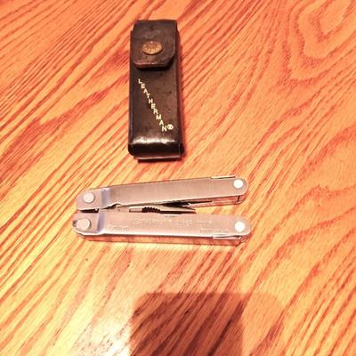 WOOD DETAIL TOOLS-LEATHERMAN-STUD FINDER-LEVEL AND MORE