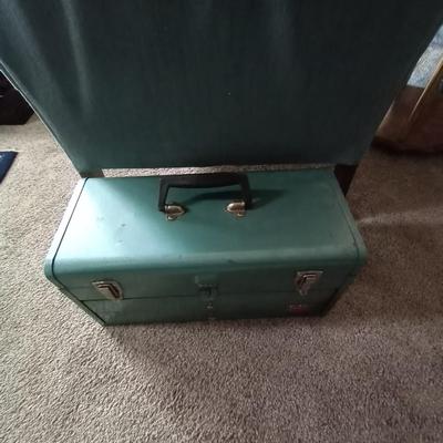 METAL CARRY TWO DRAWER TOOLBOX AND SCREW DRIVERS