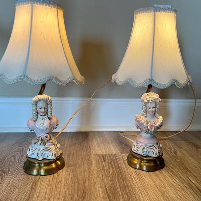 ANTIQUE VICTORIAN FEMALE PORCELAIN Lamp