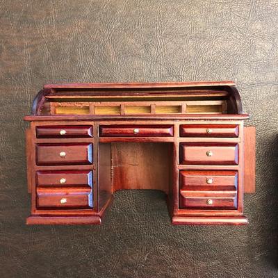 Dollhouse furniture