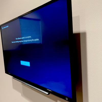 SONY 40â€ SMART TV with Remote & Wall Mount