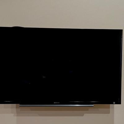 SONY 40â€ SMART TV with Remote & Wall Mount