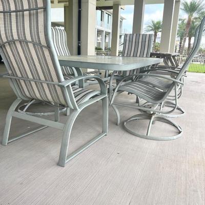 OUTDOOR PATIO SET *Read Details