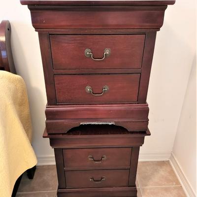 Lot #7 Pair of 2-drawer Nightstands/lamp tables