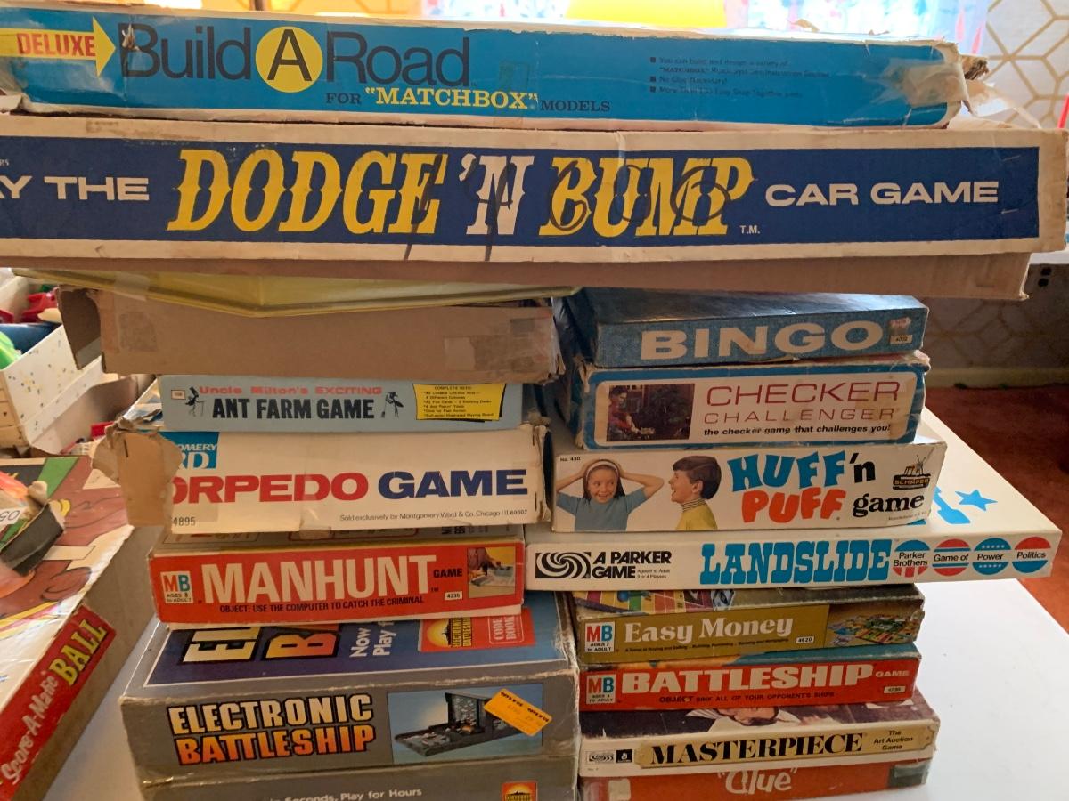Lot 549 HUGE Vintage Games Lot Matchbox Road Ant Farm Manhunt
