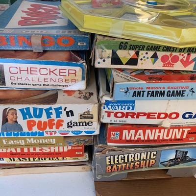 Lot 549 - HUGE Vintage Games Lot Matchbox Road Ant Farm Manhunt +++
