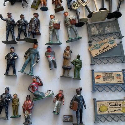 Lot 456 - Cast Metal Figures Lead Soldiers Model RR Layout Accessories & More