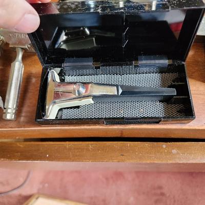 Antique Vintage Shaving Razor Lot Gillette Star Safety Razor & Blades