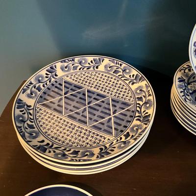 035 Set of 24 Decorative Blue and White China Plates
