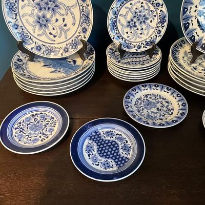 035 Set of 24 Decorative Blue and White China Plates