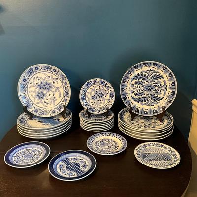 035 Set of 24 Decorative Blue and White China Plates