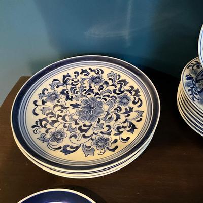 035 Set of 24 Decorative Blue and White China Plates