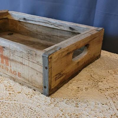 Lot 7: Vintage ORANGE CRUSH Crate