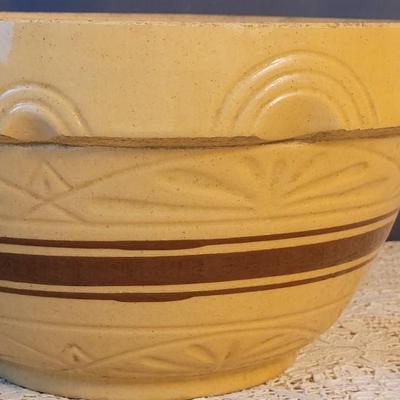 Lot 39: Beautiful Vintage Extra Large Ceramic Bowl