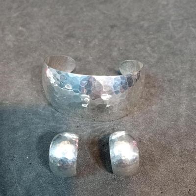 STERLING SILVER HAMMERED CUFF BRACELET AND MATCHING EARRINGS