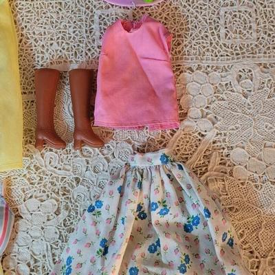 Lot 101: Vintage Barbie Clothes & Accessories
