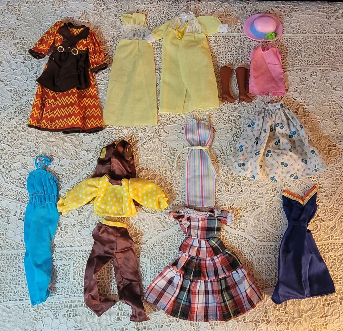 Lot 101: Vintage Barbie Clothes & Accessories | EstateSales.org