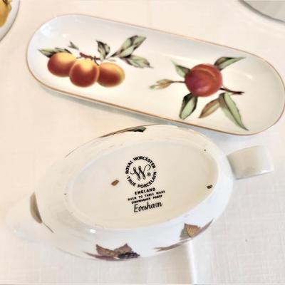Lot #23  Three Pieces Royal Worcester 