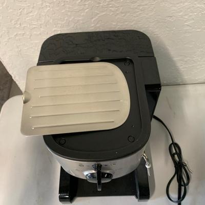 #669 Capresso Pump Espresso and Cappuccino Machine EC100, Black and Stainless*Missing Portafilter!*