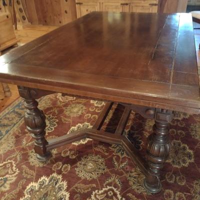 Georgian Design Dining Table with Pull-Out End Leaf Extensions