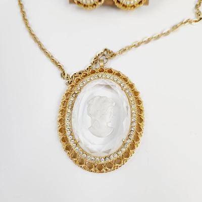 BEAUTIFUL VINTAGE GOLD TONED CRYSTAL WOMAN CAMEO NECKLACE & EARRINGS SET
