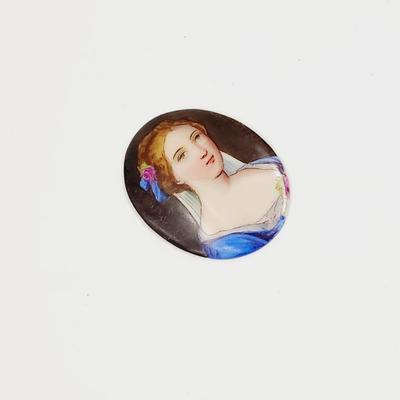 VINTAGE MOTHER OF PEARL HAND PAINTED WOMEN CAMEO PIECE