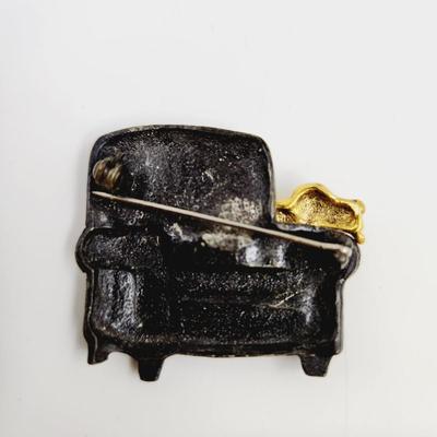 PEWTER SOFA CHAIR W/ DG BROOCH