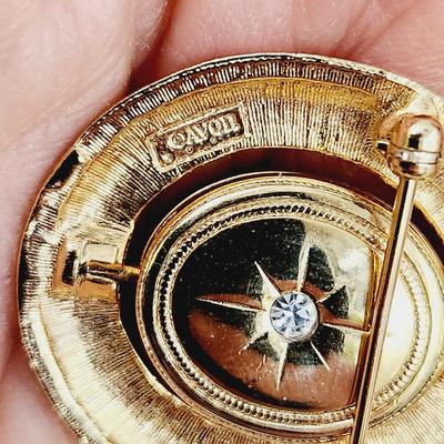 VINTAGE AVON GOLD TONED "LOCKET" W/ SPACE FOR PICTURE PENDANT / PIN