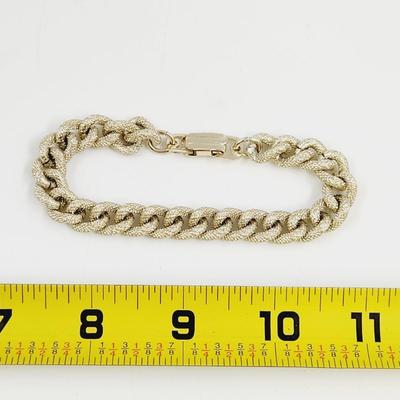 VINTAGE GERMAN GOLD TONED LIGHTWEIGHT MESH CHAINED BRACELET