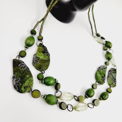 BEAUTIFULLY CRAFTED MOTHER OF PEARL GREEN DESIGNER NECKLACE