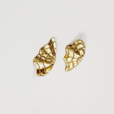 BEAUTIFUL GOLD TONED 1/2 WING METAL EARRINGS