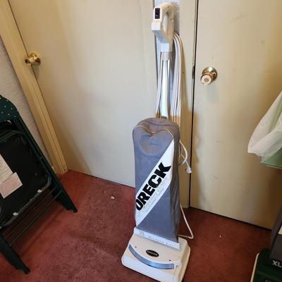 Oreck XL Xtended Life Vacuum With Light & extra bags