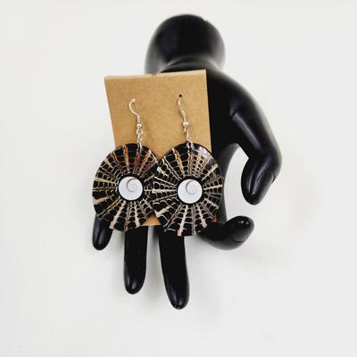 FANTASTIC SHELL LIKE DANGLE EARRINGS