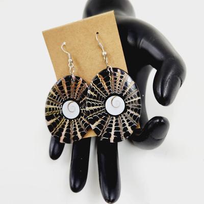 FANTASTIC SHELL LIKE DANGLE EARRINGS