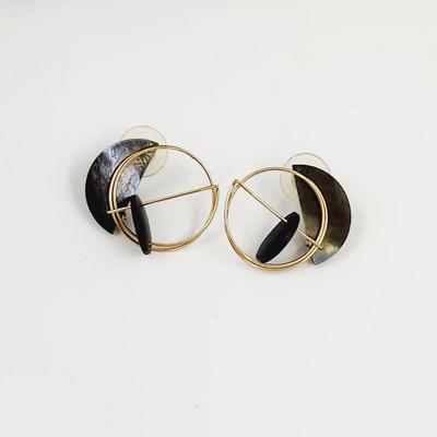 BEAUTIFUL BLACK MOTHER OF PEARL GOLD TONED ECLECTIC EARRINGS