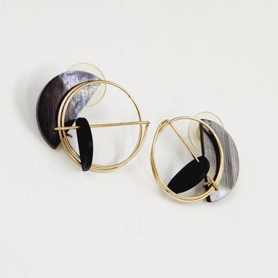 BEAUTIFUL BLACK MOTHER OF PEARL GOLD TONED ECLECTIC EARRINGS