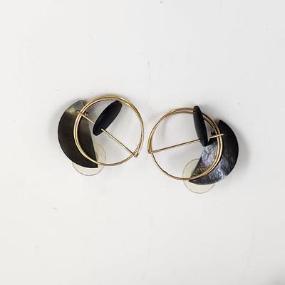 BEAUTIFUL BLACK MOTHER OF PEARL GOLD TONED ECLECTIC EARRINGS