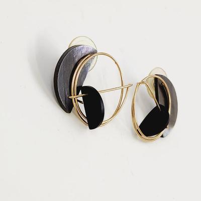 BEAUTIFUL BLACK MOTHER OF PEARL GOLD TONED ECLECTIC EARRINGS