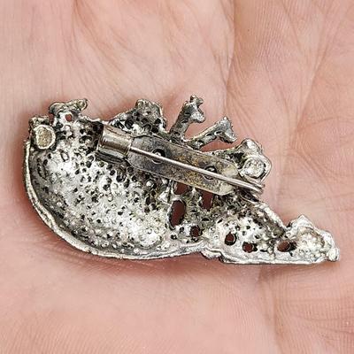 SILVER TONED NOAHS ARK BROOCH