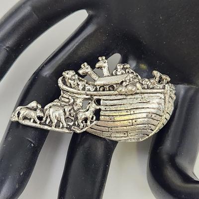 SILVER TONED NOAHS ARK BROOCH