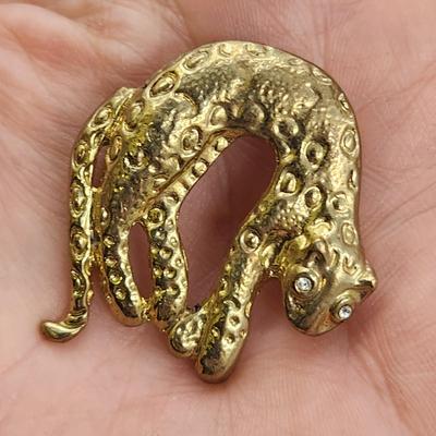 GOLD TONED CHEETAH BROOCH