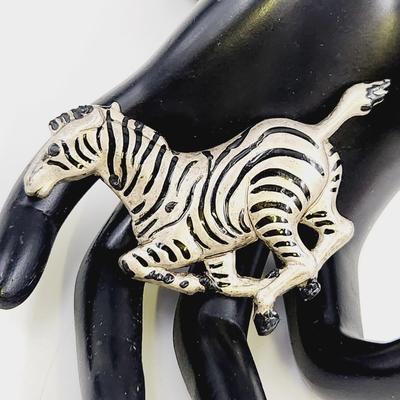 BEAUTIFUL SILVER TONED ZEBRA METAL BROOCH